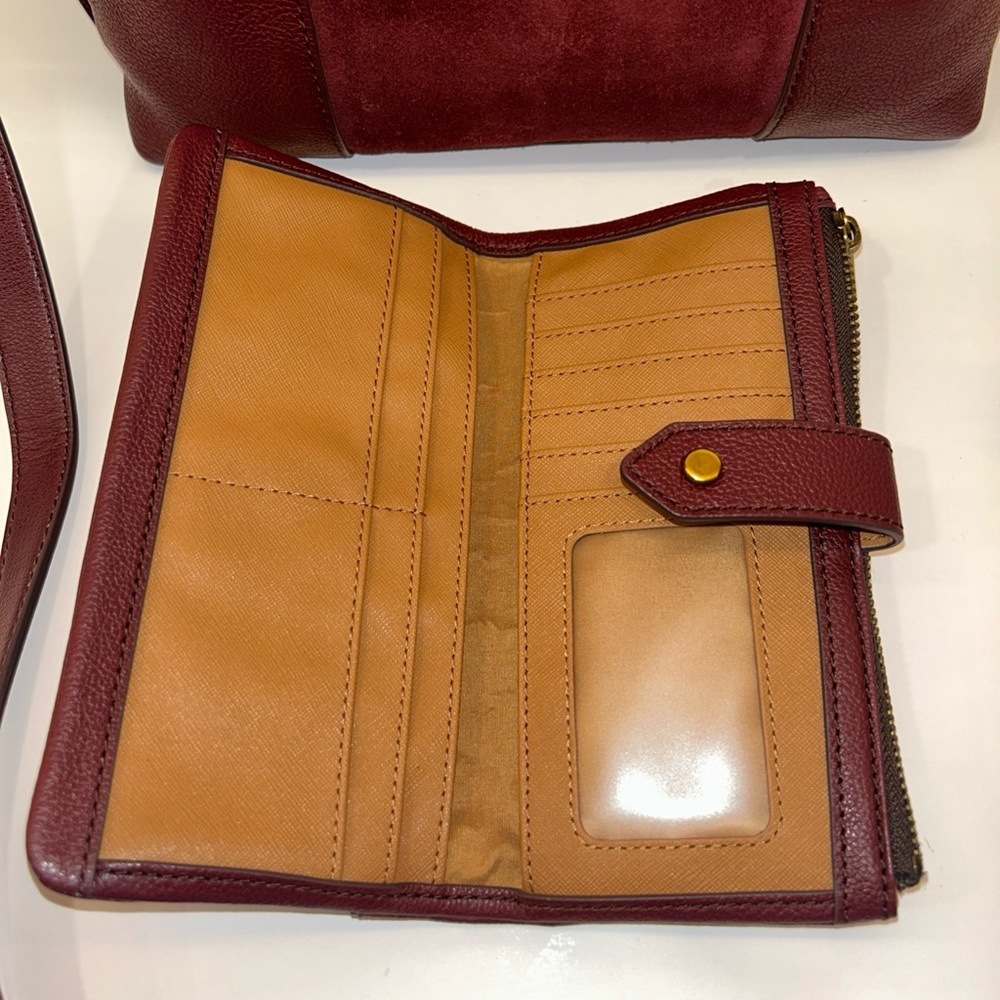 Elegant Burgundy Leather Handbag and Wallet Set - Picture 8 of 16
